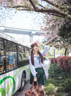 美女不穿衣服视频网站_720免费观看